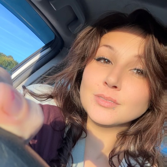 Meet your Posher, Stephanie - Picture 1 of 1